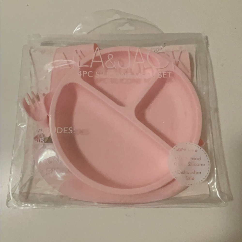 4 pieces silicon meal set for baby age 6 months and up.